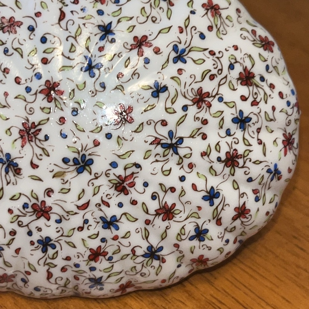 Vintage Ceramic Porcelain Container with Multicolored Flowers and Scalloped Edge - Picture 3 of 15